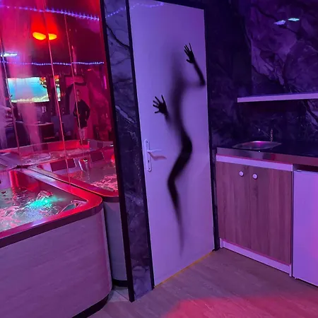 بيت الحب And *